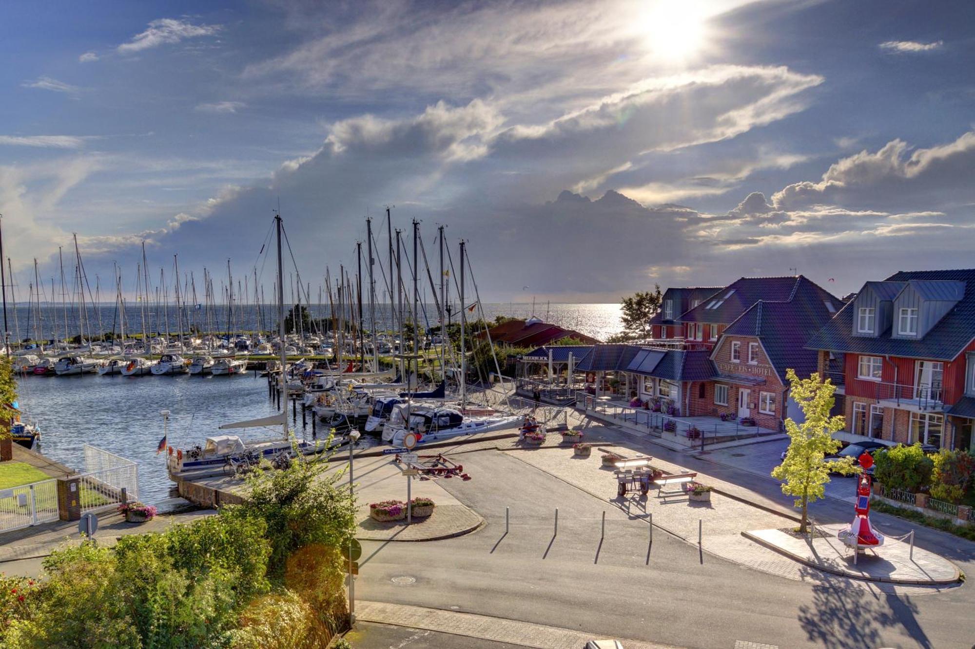 Hotel Meerblick Lemkenhafen Fehmarn